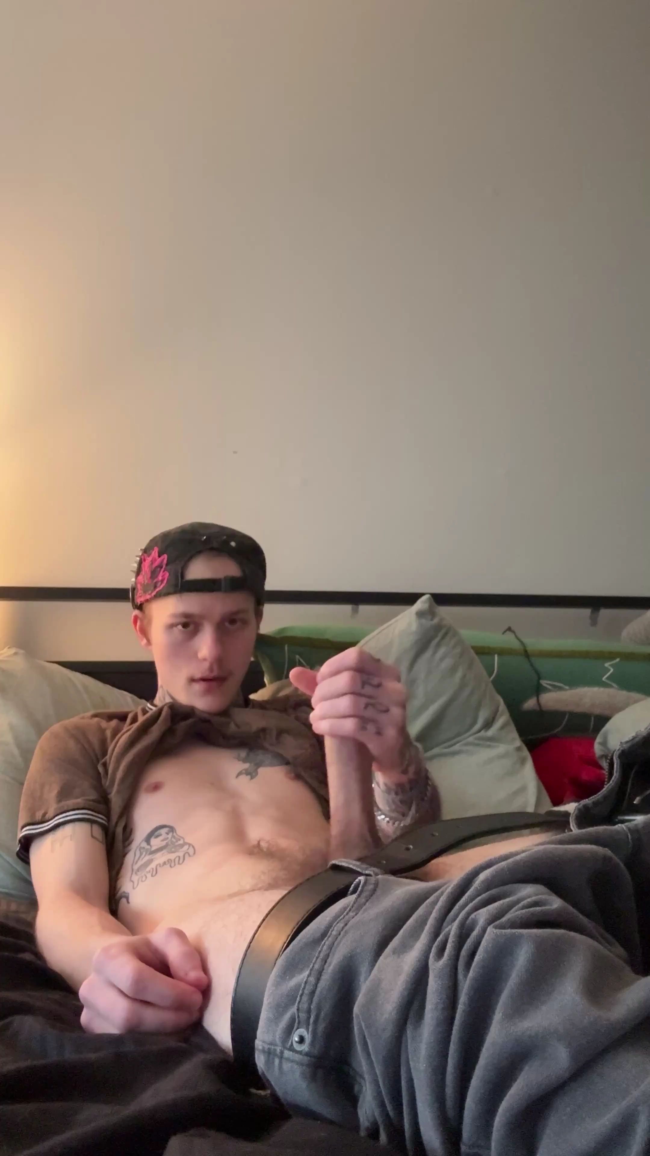 Tattooed gooner punk bubs his big cock